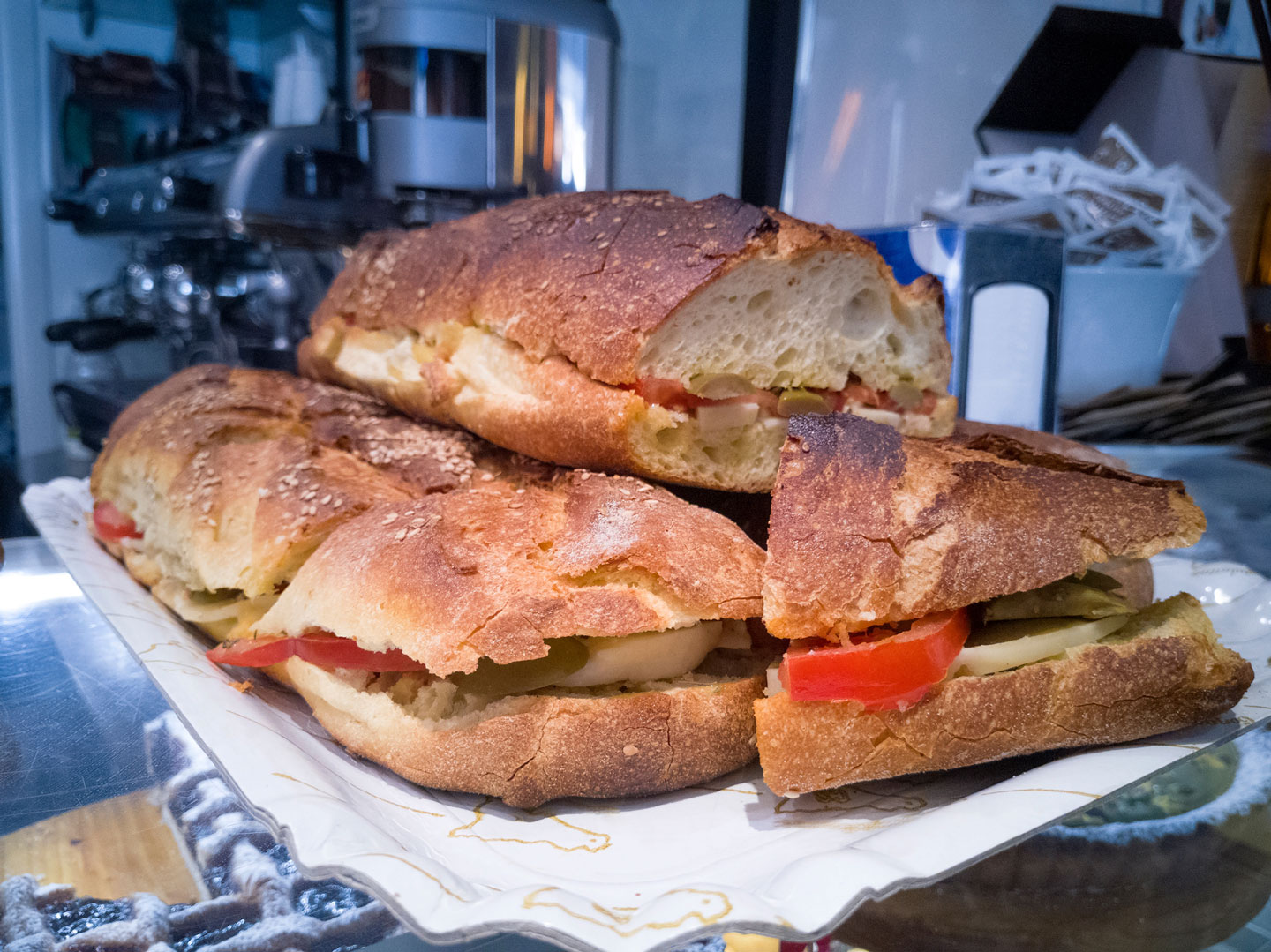 Pane Cunzato: Sapore Autentico Siciliano